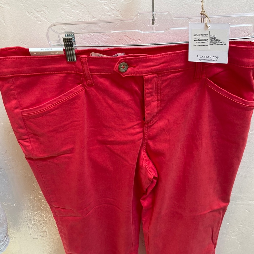 Lila Ryan Straight legged chino with angled pockets.